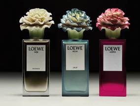 LOEWE限量香水“开花”，卡戴珊美妆唇膏上新｜是日美好事物|界面新闻 · 时尚